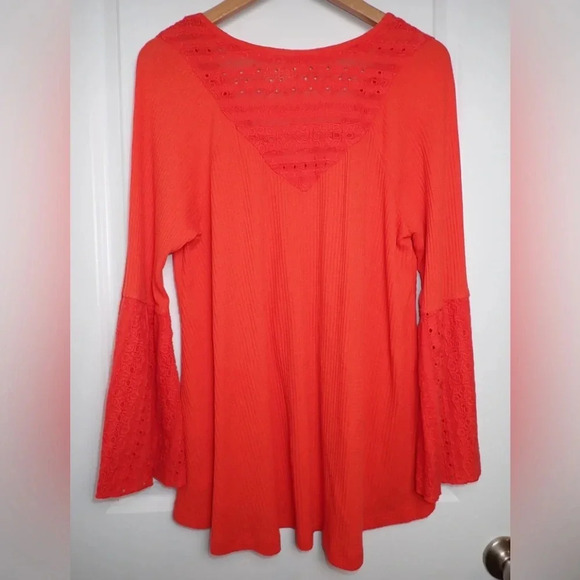 Free People Casual Parisian Night Top / Blouse bell sleeve Size Medium - Picture 9 of 11